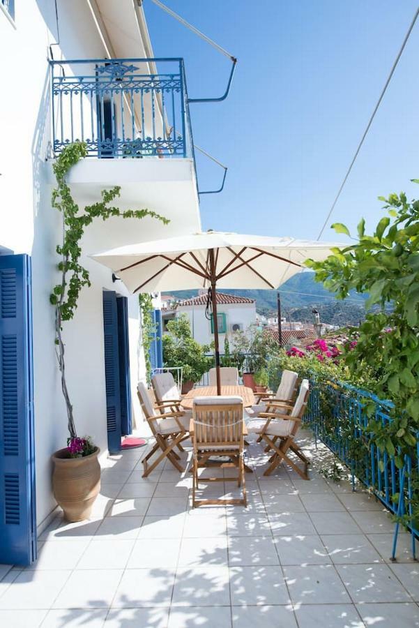 Aquarella-Stylish Veranda Apartment In Centre Of Poros Town Zewnętrze zdjęcie